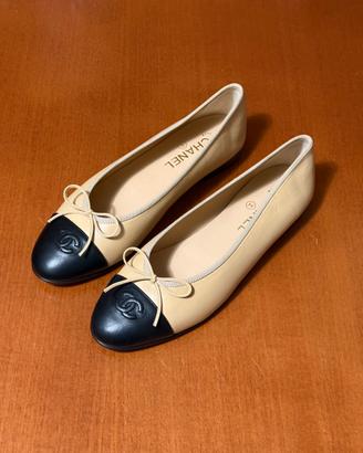 Chanel - Ballerine cap toe beige con punta nera