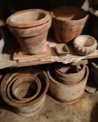 Vasi varie misure in terracotta e plastica