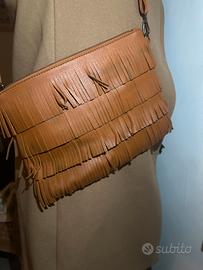 Borsa a tracolla con frange color cammello
