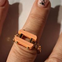 anello Fendi con vernice rosa