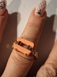 anello Fendi con vernice rosa