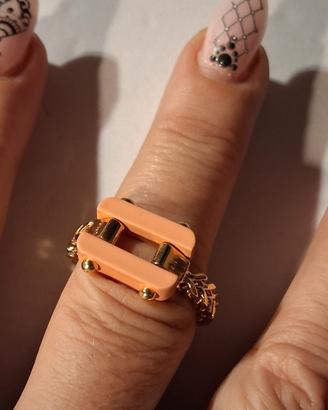 anello Fendi con vernice rosa