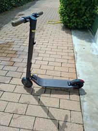 monopattino segway ninebot es2