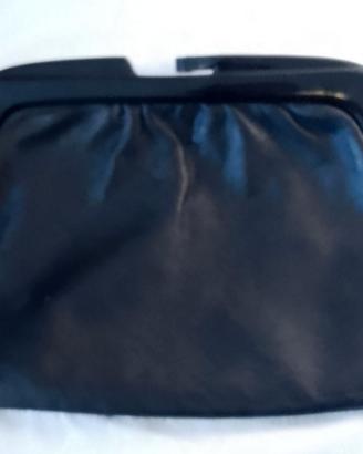 Pochette da donna nero con interno blu