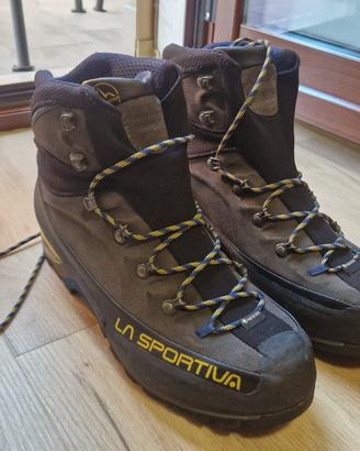 Scarponi La Sportiva Trango TRK Leather GTX