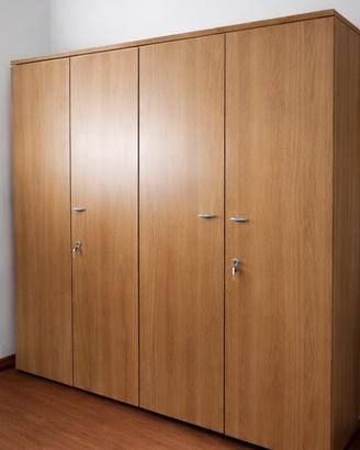 Armadi ufficio in legno 6 pezzi (2 alti, 4 bassi)