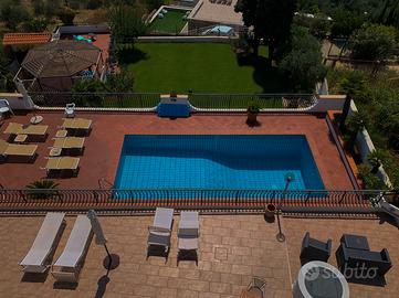 Mini appartamenti a Gaeta in villa con piscina