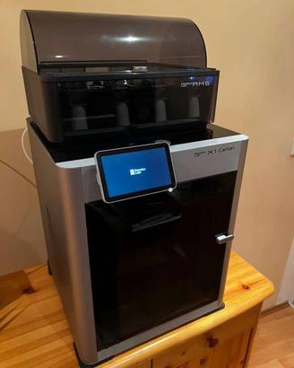 stampante 3D Bambu Lab X1-Carbon con AMS
