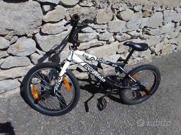 BMX bicicletta