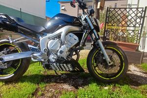 YAMAHA FZ6 