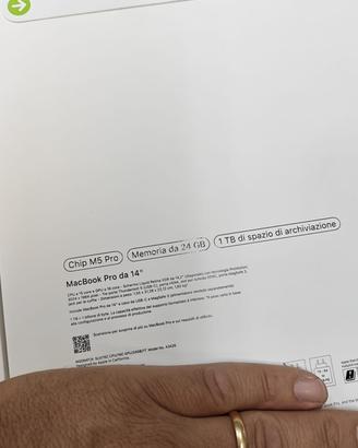 Macbook pro 14  m5 pro 24 gb/1tb sigillato