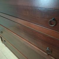 Camera da letto con scrittoio in legno