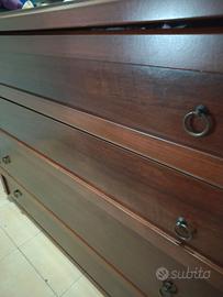 Camera da letto con scrittoio in legno