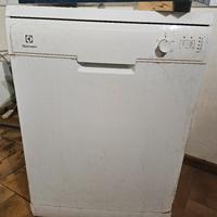 lavastoviglie funzionante 