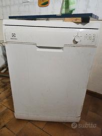 lavastoviglie funzionante 
