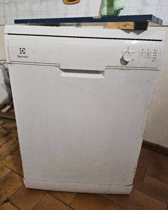 lavastoviglie funzionante 