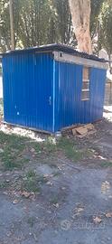container casa con tetto