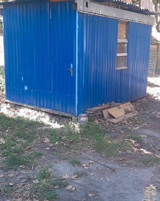 container casa con tetto