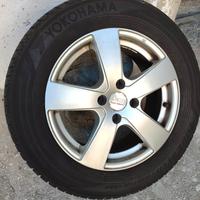 4 cerchi in lega 16" con gomme da neve 