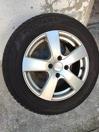 4 cerchi in lega 16" con gomme da neve 
