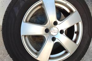 4 cerchi in lega 16" con gomme da neve 