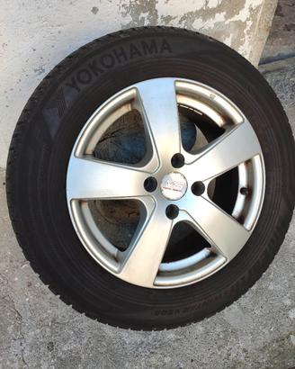 4 cerchi in lega 16" con gomme da neve 