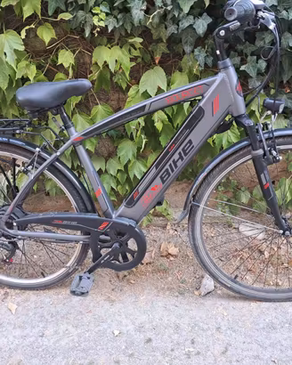 E-bike uomo per ciclo turismo
