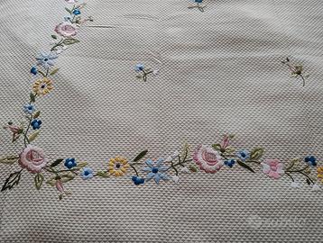 Copriletto ricamo a mano matrimoniale piquet