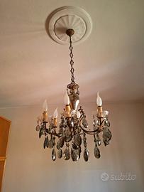 Lampadario con gocce di cristallo 