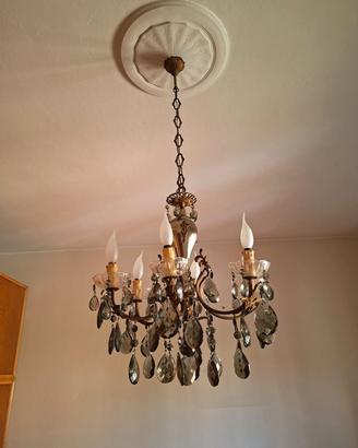Lampadario con gocce di cristallo 
