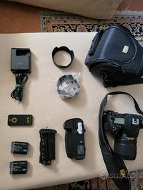 Nikon D7200 completa di zoom e accessori 