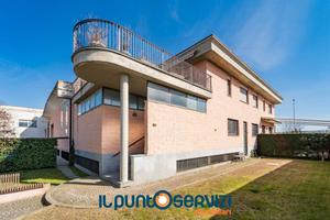 Villa di 243 m² con più di 5 locali a Cuneo