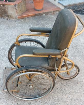 Sedia a rotelle per invalidi vintage a tre ruote
