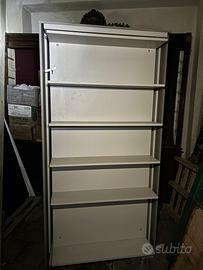 Libreria con letto singolo a scomparsa