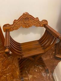 Sedia Savonarola Vintage in Legno Intagliato (Sedi