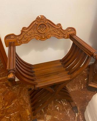Sedia Savonarola Vintage in Legno Intagliato (Sedi
