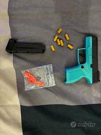 pistola giocattolo finta