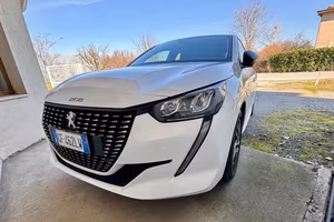 Peueot 208 Active pack 1.2 100 cv solo 16300 km