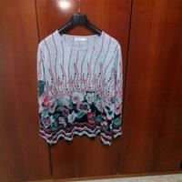 maglietta a fiori grigia