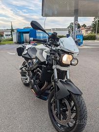 f800r