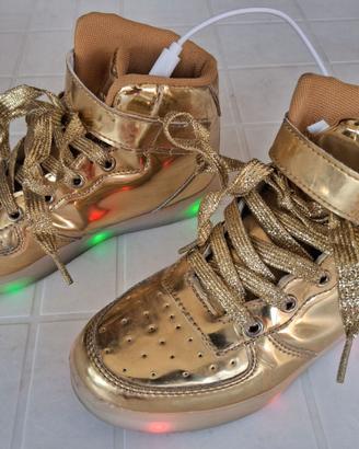 Sneakers dorate con luci a led colorate unisex