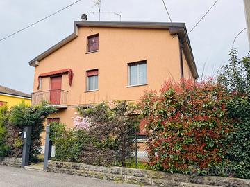 Villa bifamiliare via Giosuè Carducci, Centro, Cre