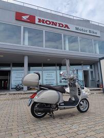 Piaggio Vespa 300 GTS touring