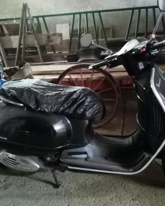 Vespa GTS 300 anno 2008