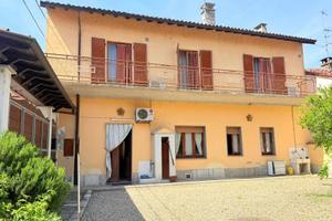 Casa indipendente di 189 m² con 5 locali e box aut