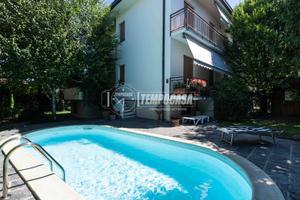 CASA INDIPENDENTE A MERONE CON PISCINA E BOX DOPPI