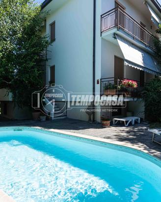 CASA INDIPENDENTE A MERONE CON PISCINA E BOX DOPPI