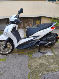 Beverly 400 anno 2025