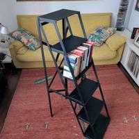 Libreria metallica nera opaca