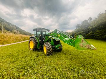 John Deere 5115M